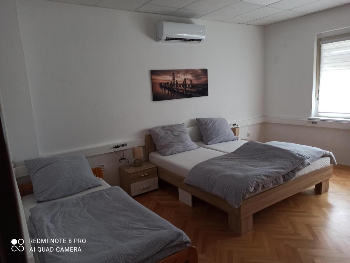 Apartmanovy Dom Stummerova Topolcany Luaran gambar