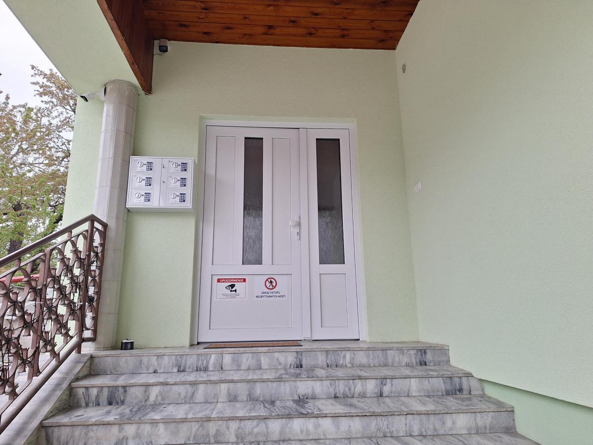 Apartmanovy Dom Stummerova Topolcany Luaran gambar